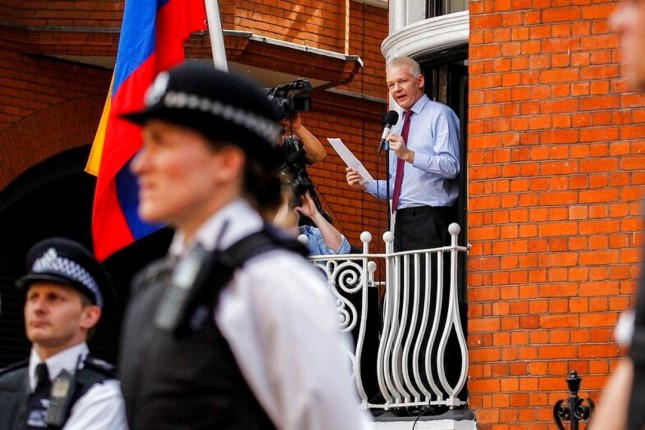 Der Spiegel asks: "Is the CIA hunting Assange’s supporters?"